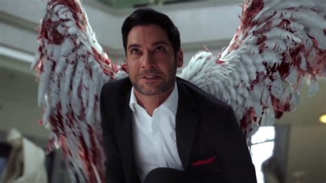 episode lucifer reveals himself to chloe|Lucifer chloe sees devil face.